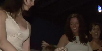 Dancing shaking and flashing - DreamGirls
