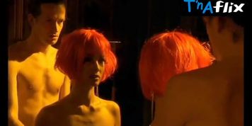 Berenice Marlohe Breasts Scene  in Equipe Medicale D'Urgence