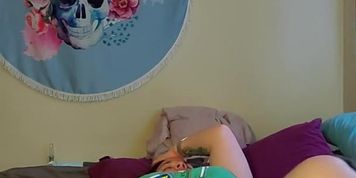 Vocal Bbw masterbates with dildo & vibrating toothbrush Puts Butt Plug