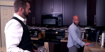 Muscled dude jizz sprayed