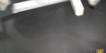 HUNT4K. Magnificent chick gives trimmed vagina for cash in the gym