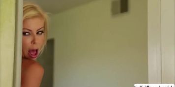 Naked MILF Alexis Fawx and teen girl Dillion Harper scissoring hot lesbian sex