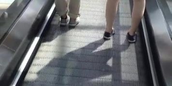 Neulich auf der Rolltreppe