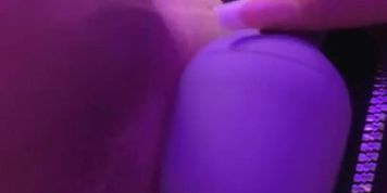 Latina finishes in a huge squirt with an hitachi