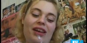 Une branlette au sperme