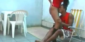 Gostoza pega o primo na casa