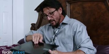 Reality Junkies - Small boobs blonde Zoe Parker catches dilf watching porn