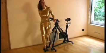 Spandex Jana doing sport