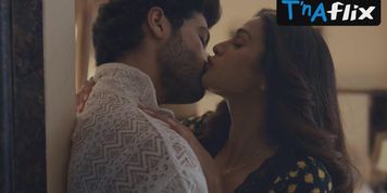 Afreen Alvi Sexy Scene  in Fuh Se Fantasy