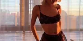 Kim in Lingerie (Mariah Koenig)