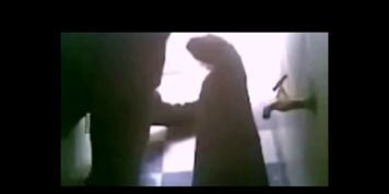Hijab slut tries to fuck in toilet on Cam - ChoicedCamGirls