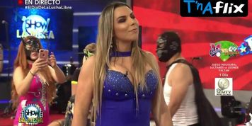 Vanessa Oyarzun Butt,  Breasts Scene  in Es Show