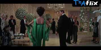 Shirley Maclaine Sexy Scene  in What A Way To Go! (Evelyn Carson)