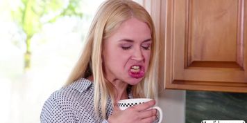 Spoiled brat just wants to fuck her stepmoms pussy