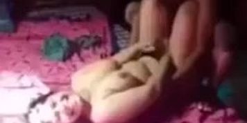 দুই বন্ধু মিলে বান্ধবীকে খেয়ে দিল Bangladeshi New Teen Video