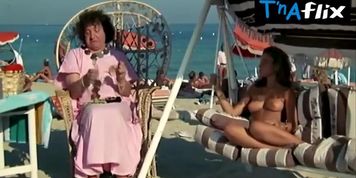 Leila Frechet Breasts Scene  in On Se Calme Et On Boit Frais A Saint-tropez