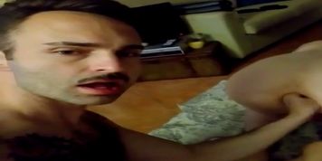 Giochi di culo per Mike Bull e il suo figlioletto. Daddy screw stepson! 
