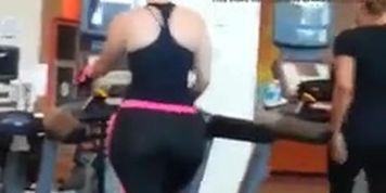 Culona en el gym
