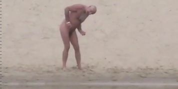 Sexys grandparents on the beach (N&deg;24)