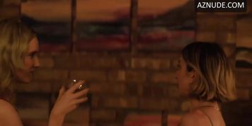Molly Bernard Lesbian Scene  in A Nice Lady