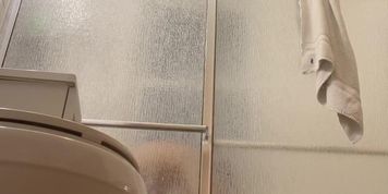Korean college girl in the shower (cam under door) (AmateurCollege)