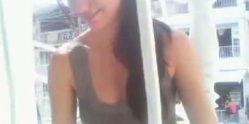 Colombiana excitada en su balcon