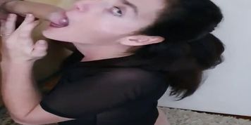 Sucking a fans nice big dick through my home made glory hole.. cum in my mouth