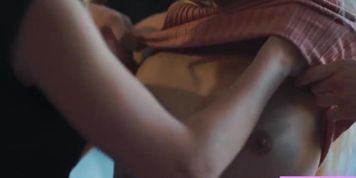 Nikki Peach spreads her legs and then watch Mona Wales licks her pussy