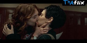 Sophie Nelisse Lesbian Scene  in Whistle