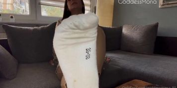 Youngh goddess Socks joi pov tease