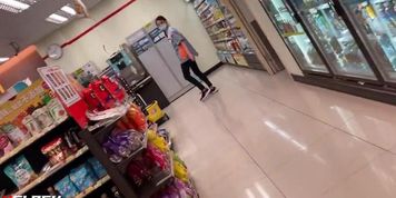 girls saw bulge flashing and laugh part1