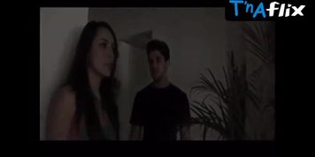 Tatiana Andrews Sexy Scene  in Amor Mutante