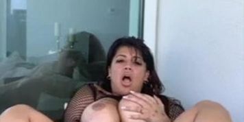 Bbe squirt from solo pussy play