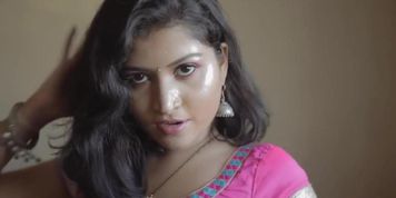 Indian Lady Nude Show ???