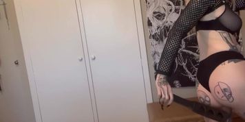 Talking dirty while I spank my ass (Lena Paul)