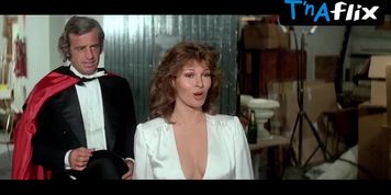 Raquel Welch Breasts Scene  in L'Animal