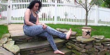 JENNI EVIE - Barefoot in Jeans