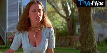 Jennifer Love Hewitt Sexy Scene  in I Know What You Did Last Summer