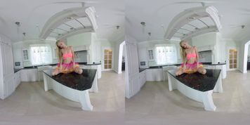 Little Finger in her Beautiful Pussy Solo (VR 180)
