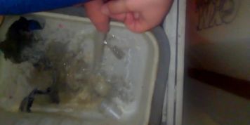 Man piss in dirty sink