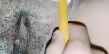 Rasurando una rica panocha  (Mia Julia)