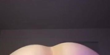 THICK WHITE GIRL CLAPS ASS