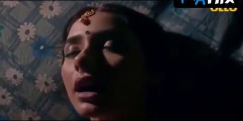 Leena Jumani Sexy Scene  in Paro