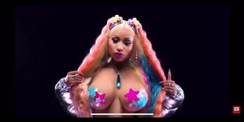 Nicki minaj tits jiggle