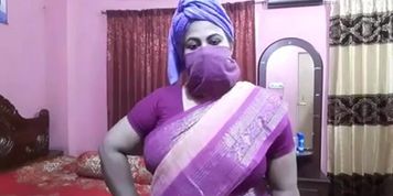 Desi aunty sex talk, Didi trains for sexy fucking