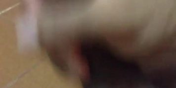 Neg&atilde;o se Masturbando bem gostoso