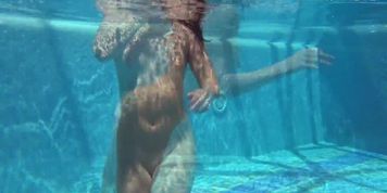 Jessica Lincoln gets horny and naked in the pool