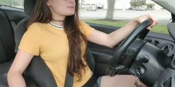 Skinny Peaches Uses Her Vibe And Dildo In Public
