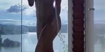 Molly Brooke: Shower Tease