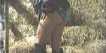 Girl hidden Masturbating In A Barn